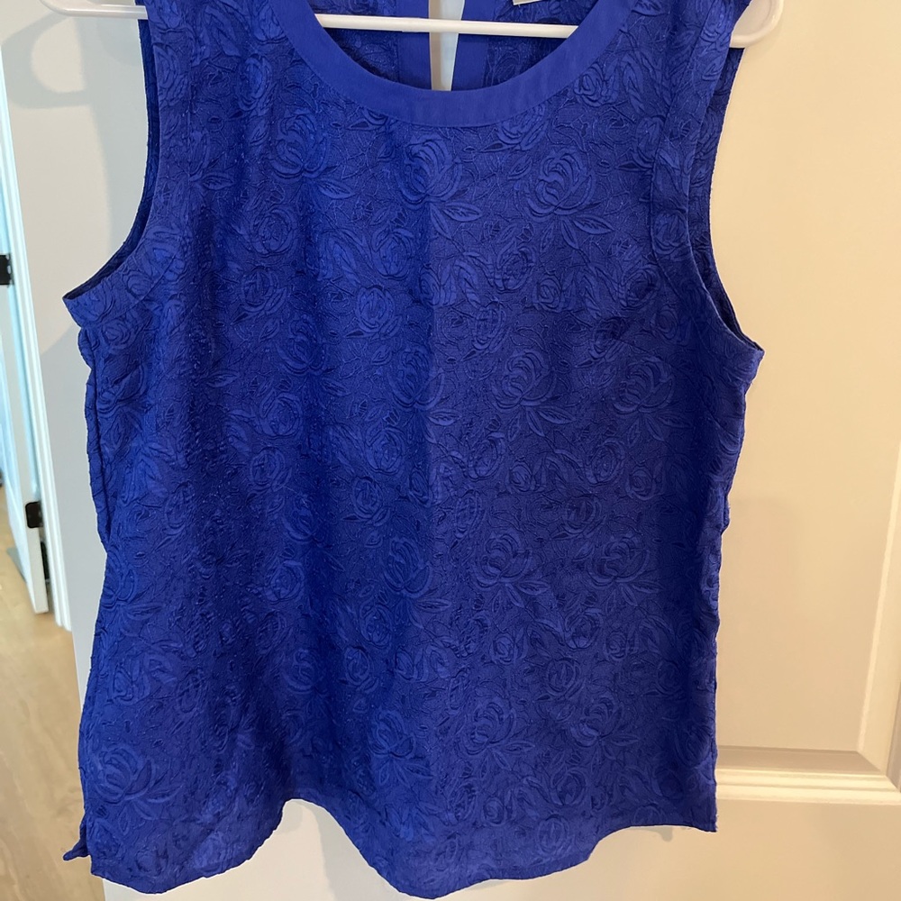 Women’s sleeveless blouse with great detail